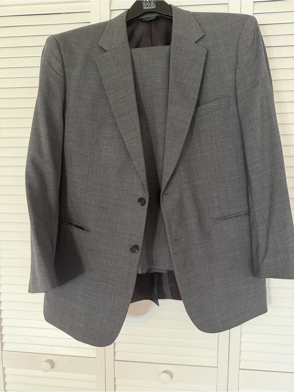 Jos. A. Bank 100% wool- Charcoal Gray Two-Button Men's Suit 46R